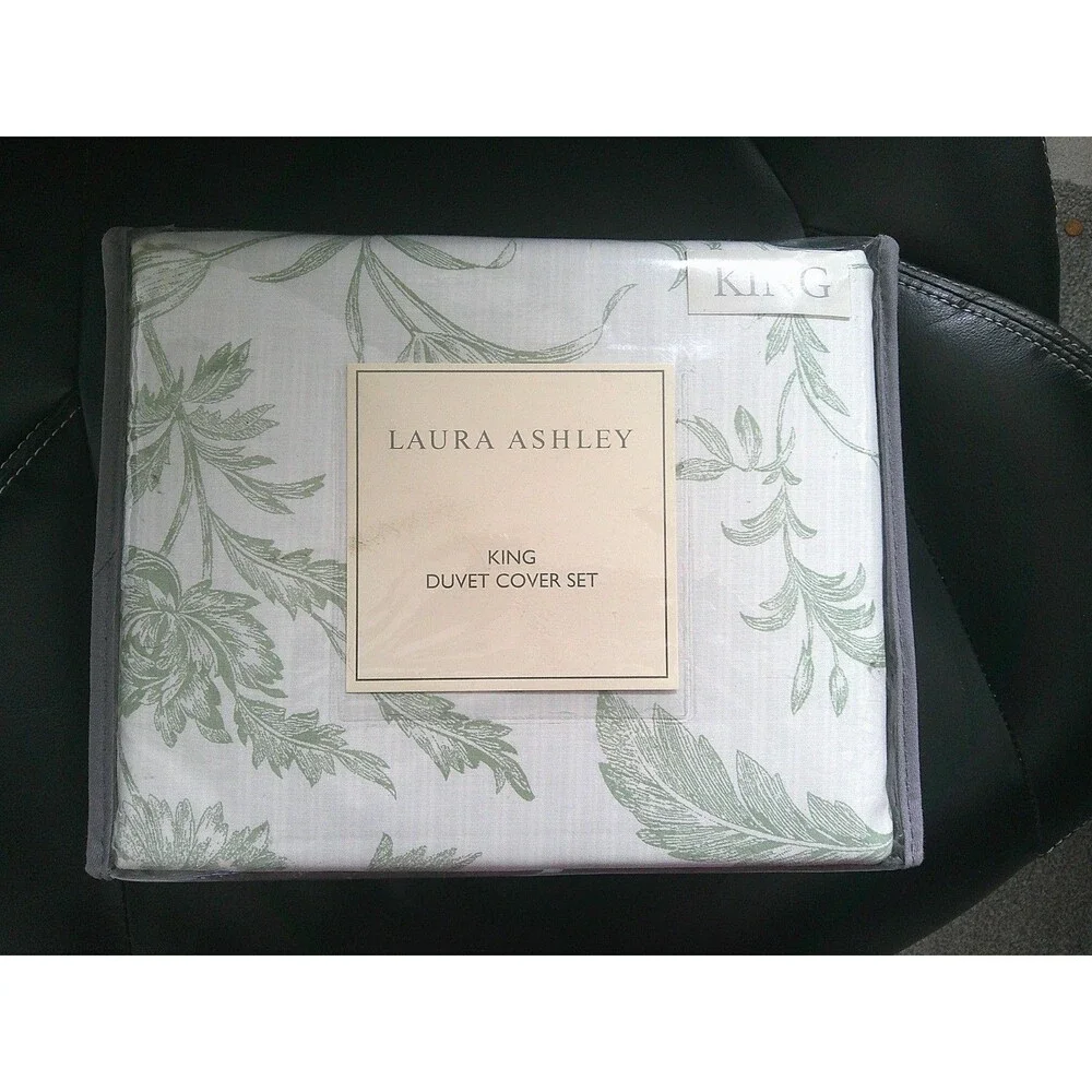 NEW IN PACKAGING Laura Ashley  Natalie Sag Green King Duvet Cover Set  106 X 92